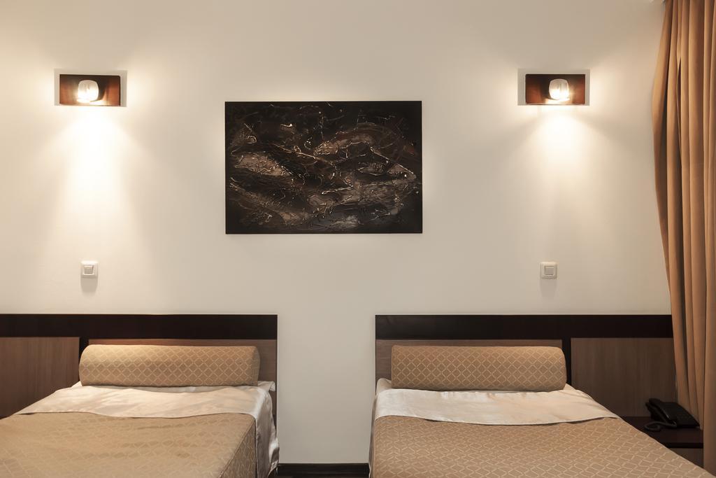 Hotel Grand เอโฟริเอนอร์ด ภายนอก รูปภาพ