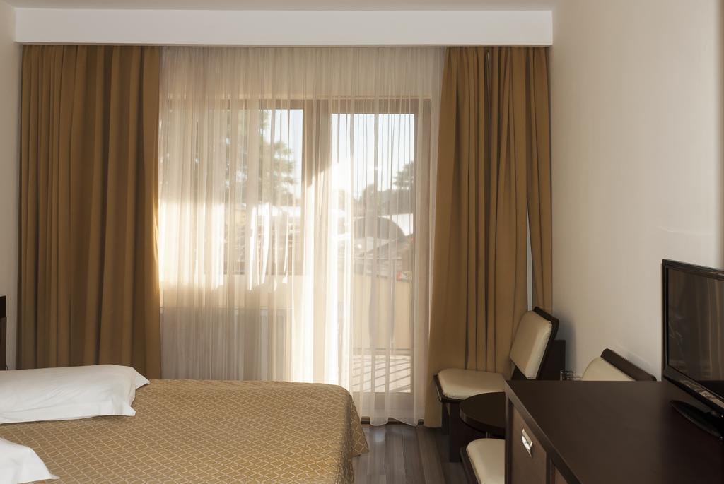 Hotel Grand เอโฟริเอนอร์ด ภายนอก รูปภาพ