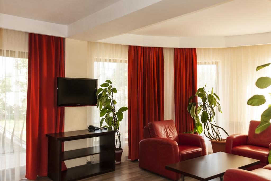 Hotel Grand เอโฟริเอนอร์ด ภายนอก รูปภาพ